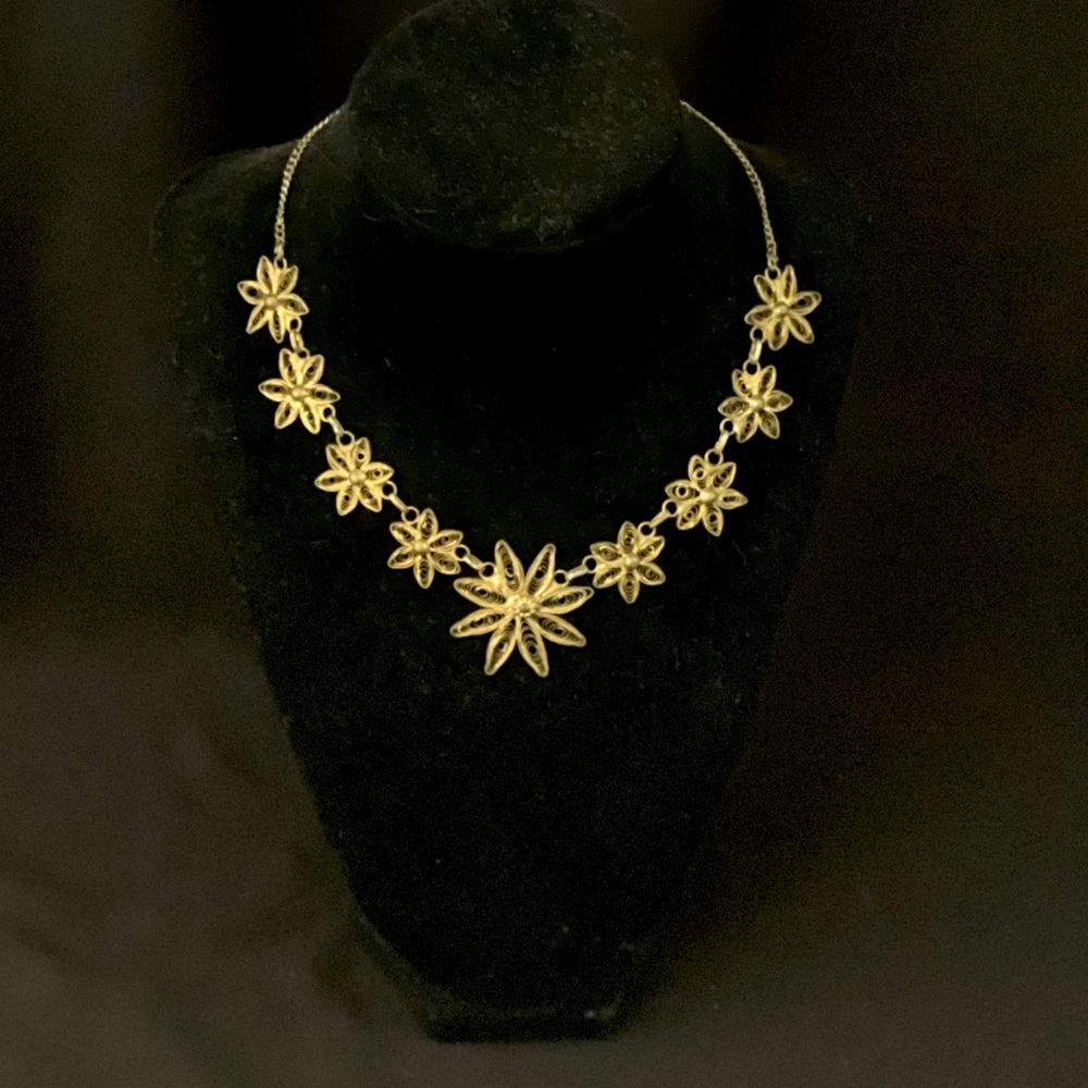 🌷Gold-Tone Wire Flower Necklace